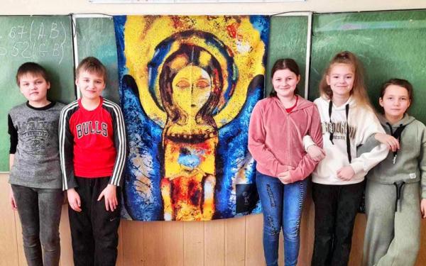 Lietuvos vaikų sukurtas Šviesos angelas saugo Ukrainos karius