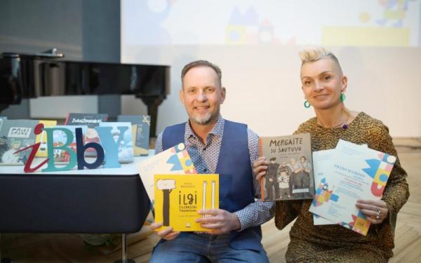 Šiauliuose įteiktos premijos už geriausias metų knygas vaikams ir paaugliams