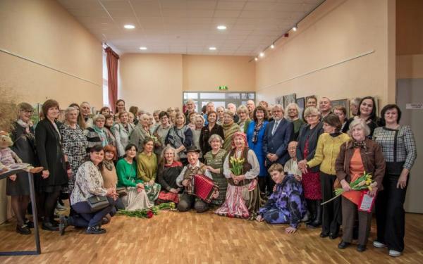 Tautodailininkai parodos tradiciją tęsia Radviliškyje