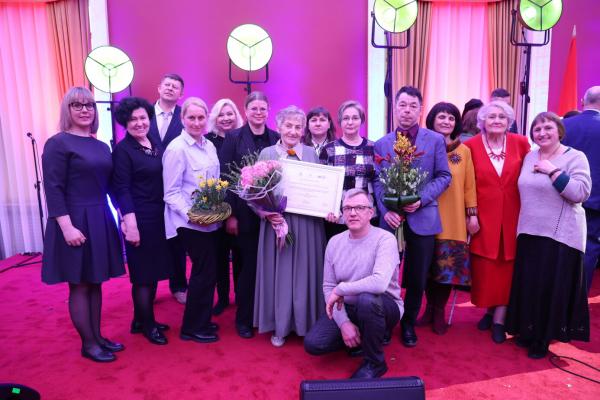 Tautkaičių klojimo teatro „Gegnė“ vadovei Onai Miliauskienei įteiktas nacionalinio Nematerialaus kultūros paveldo vertybių saugotojų sertifikatas