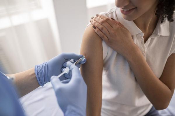 Ligonių kasos: nupirkta gripo vakcina naujam sezonui nemokamai pasiskiepyti galės daugiau žmonių