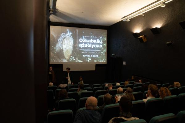 Basanavičiaus gimtinėje Ožkabaliuose ąžuolynas ošia jau 35-erius metus: istoriją įprasmino dokumentinis filmas