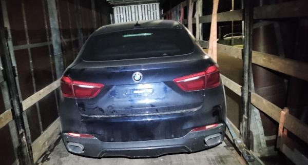Kalvarijos pasieniečiai sulaikė du apynaujus BMW visureigius, ieškomus Danijoje