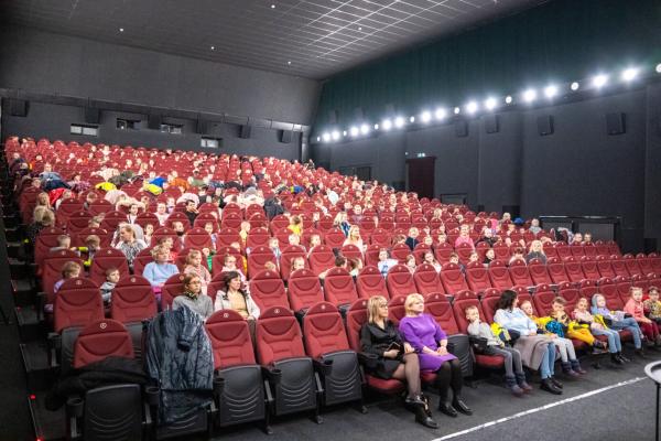 Jaunieji marijampoliečiai Žemės dieną paminėjo „Spindulio“ kino teatre