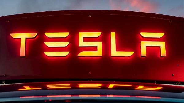 „Tesla“ atleis daugiau nei 10 % darbuotojų