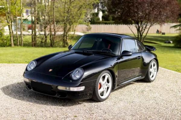 Aukcione galite įsigyti klasika alsuojantį 1997 m. „Porsche 911 Turbo“