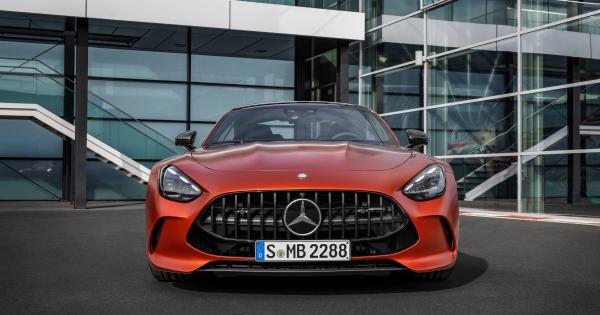 „Formulės 1“ užkulisiuose „Mercedes-AMG“ pristatė savo naujausią GT serijos Top modelį: įspūdingi ne tik dizaino sprendimai, bet ir šio automobilio galia