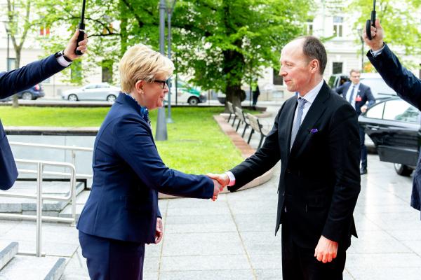 Premjerė su Suomijos Parlamento Pirmininku aptarė paramą Ukrainai, Rusijos hibridinę agresiją ir instrumentalizuotos migracijos užkardymą