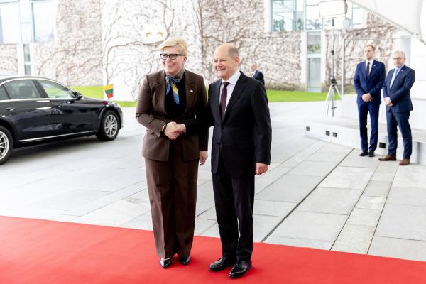 Su Vokietijos Kancleriu susitikusi Premjerė: Rusijos bauginimai neturi nuginkluoti mūsų ryžto remti Ukrainą iki pergalės