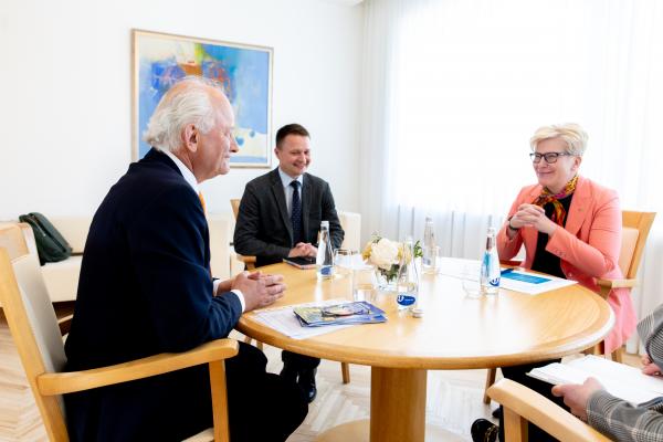 Premjerė susitiko su Europos dviratininkų federacijos prezidentu